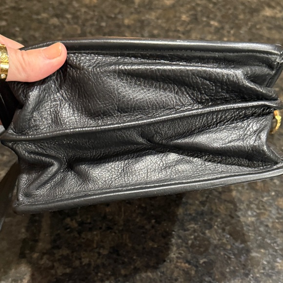 Designer signed Elegant Burgundy Crocodile-Embossed Crossbody Bag - Picture 3 of 11